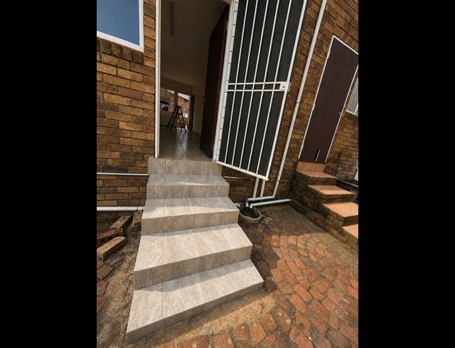 2 BEDROOM SECTIONAL TITLE FOR SALE IN KENLEAF